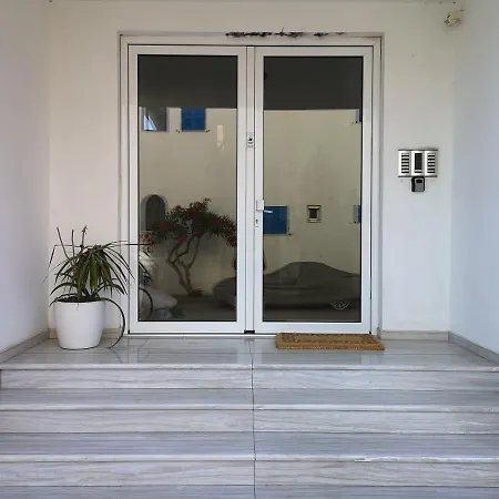 Garden 20m From The Sea I3 *