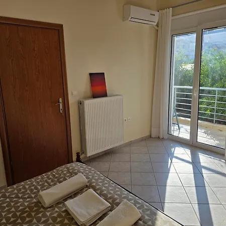 Garden 20m From The Sea